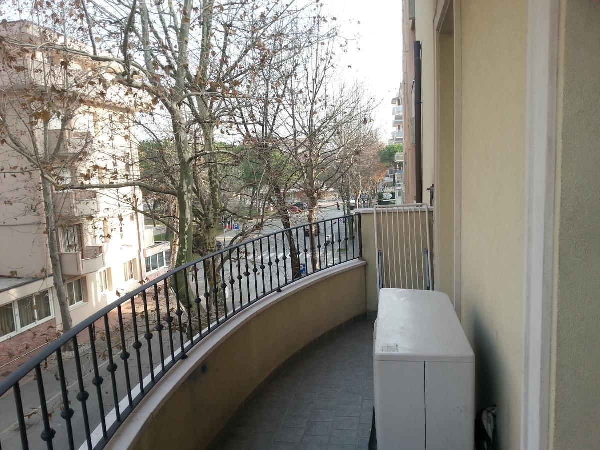 Residenza Melucci Aparthotel Rimini Exterior photo