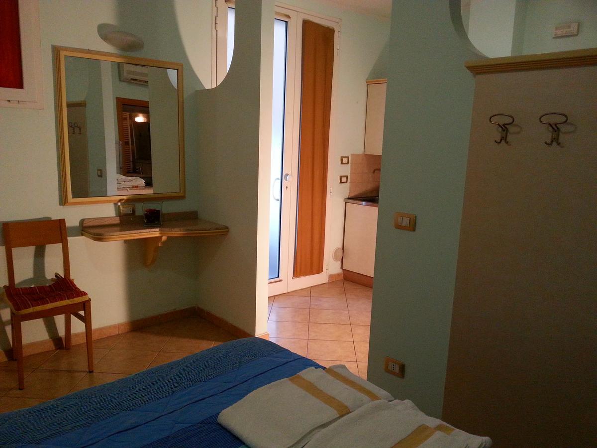 Residenza Melucci Aparthotel Rimini Exterior photo