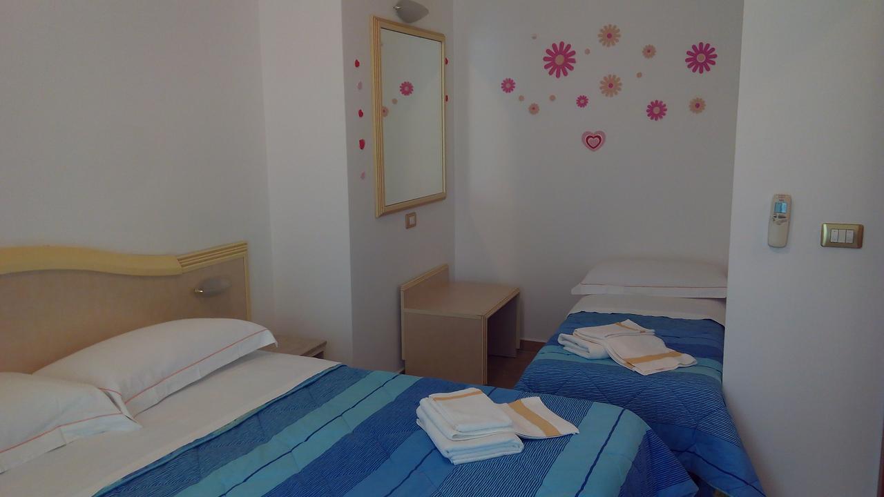 Residenza Melucci Aparthotel Rimini Exterior photo